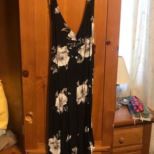 FINAL PRICE Kendall&Kylie black w white flower